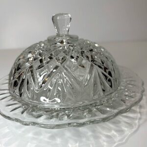 Vintage Anchor Hocking Prescut Clear pattern round covered butter / cheese dish